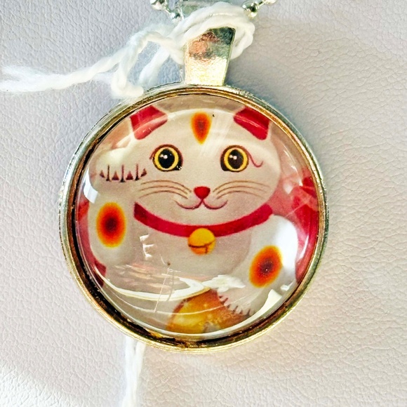LUCKY CAT PENDANT NECKLACE, BY MANEKI NEKO ART, HANDMADE, GLASS DOME ON METAL, - Picture 4 of 5